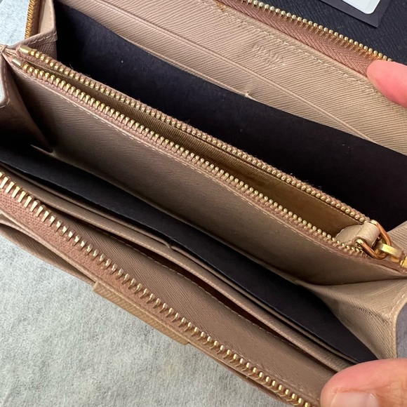Prada wallet - Picture 7 of 9